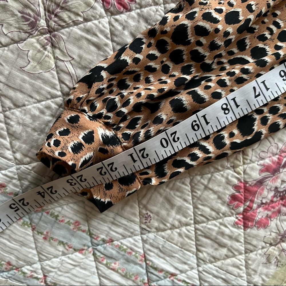 Topshop Animal Print Button Down Shirt Size 4 - Picture 8 of 9